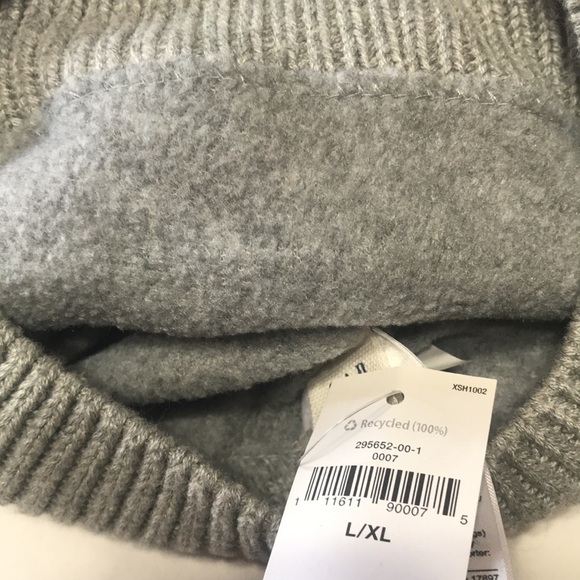 See matching sweater Gap Kids Striped Hat and Mittens New worn once - Picture 3 of 6